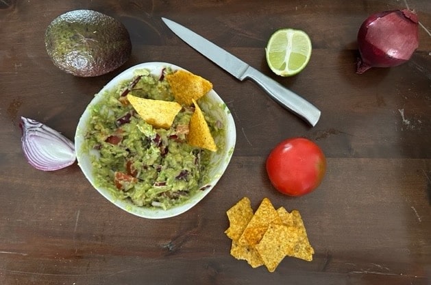 guacamole fait maison avec les oignosn rouge ou tropea tonda du potager